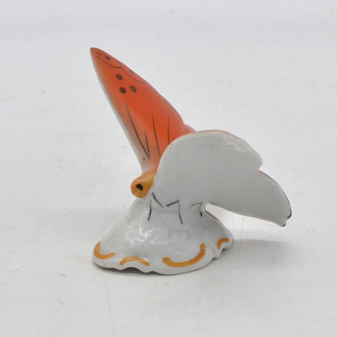 PORZELLANFABRIK SPECHTSBRUNN, SCHMETTERLING, SKULPTUR, PORZELLEN, FARBIG GEFASST, DEUTSCHLAND, UM 1950. — European — Kunst- und Auktionshaus Kleinhenz