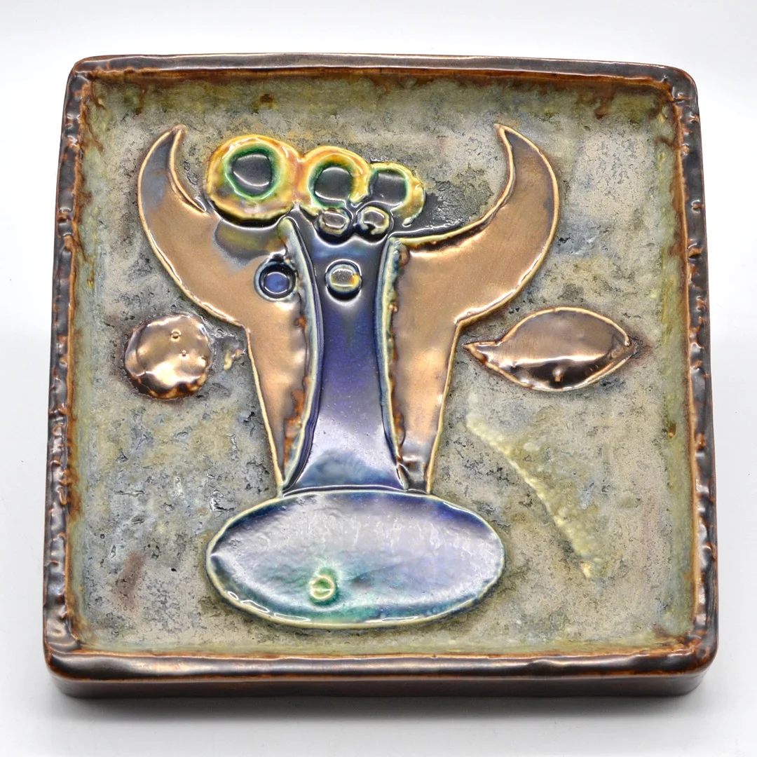 HELMUT FRIEDRICH SCHÄFFENACKER (1921 -2010). BRUTALISTISCHES WANDBILD, STIER - N49, KERAMIK, LAVA-GLASUR UND CRAQUELÉ-EFFEKT, HANDARBEIT, ULM, DEUTSCHLAND, 1960ER JAHRE. — Sculptures & Bronzes — Kunst- und Auktionshaus Kleinhenz