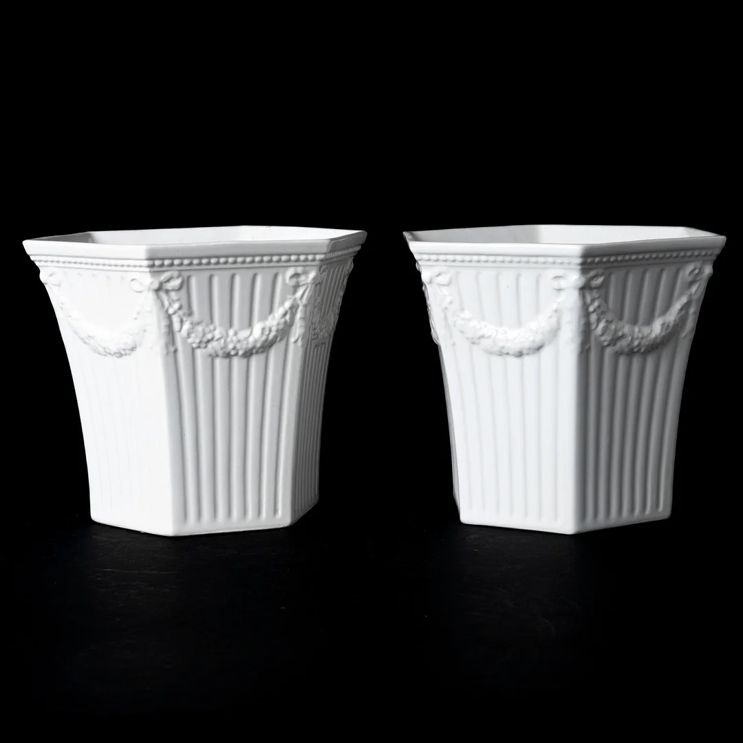 YTTERFODER, 2 st, "Empire" Gustavsberg. — European — Auktionshuset Kolonn