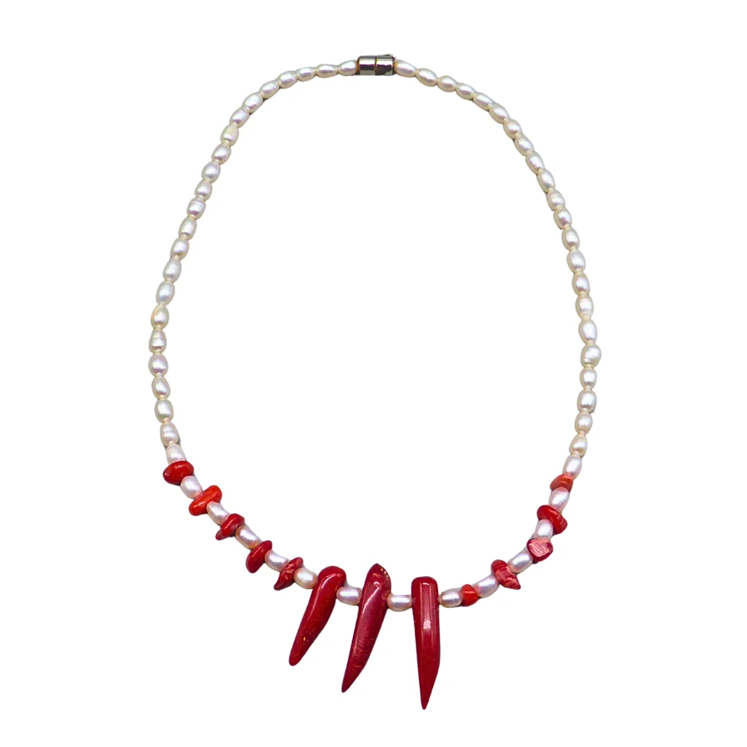 PERLENKETTE MIT KORALLEN. — Necklace — Auktionshaus Stuber's Hammerschlag