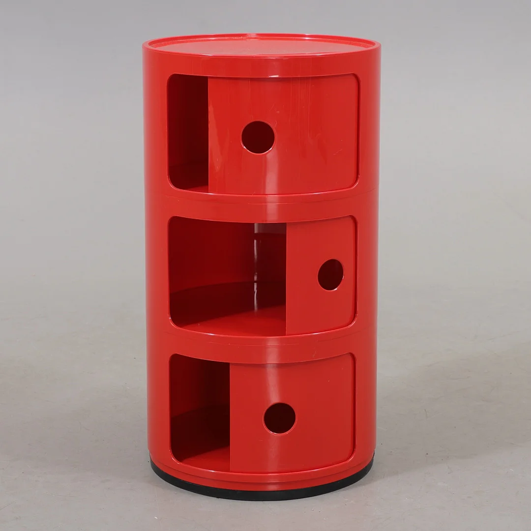 ANNA CASTELLI. Sängbord/byrå, plast, Kartell, Italien, 1900-talets andra hälft. — Chests of drawers — Växjö Auktionskammare
