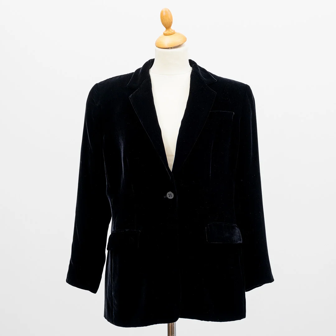 ARMANI. Kavaj, sammet, Armani Collezioni, Italien, storlek 46. — Vintage & Designer Fashion — Auktionshuset Kolonn