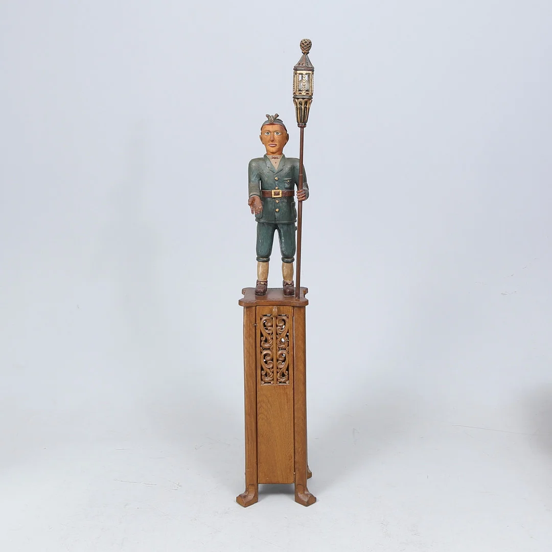 OIDENTIFIERAD KONSTNÄR. GOLVLAMPA/SKULPTUR, Erikstorp Ödeshög, signerad O.S. daterad 1940. — Sculptures & Bronzes — Gomér & Andersson Linköping