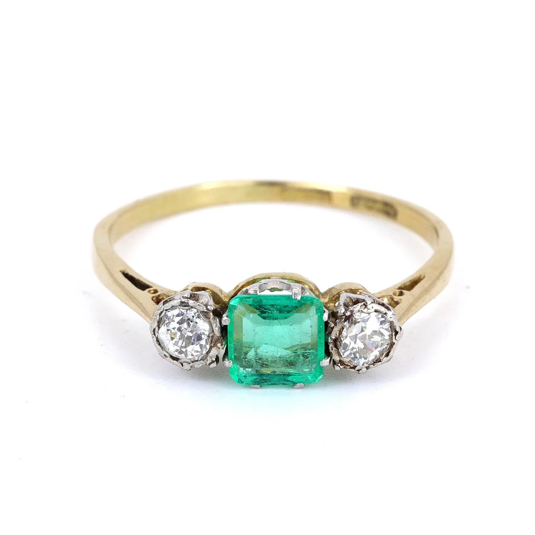 18CT GOLD & PLATINUM EMERALD & DIAMOND RING. — Rings — Chalkwell Auctions