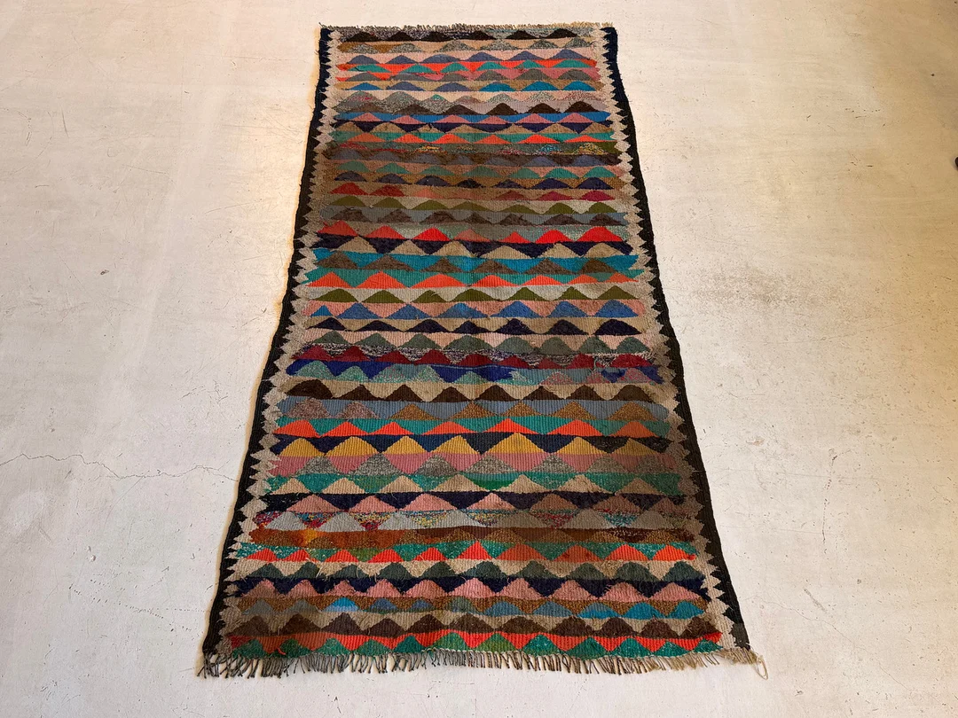 MATTA. Harsin-Kilim, Kermanshah, Persien. — Oriental Carpets & Textiles — Garpenhus Auktioner