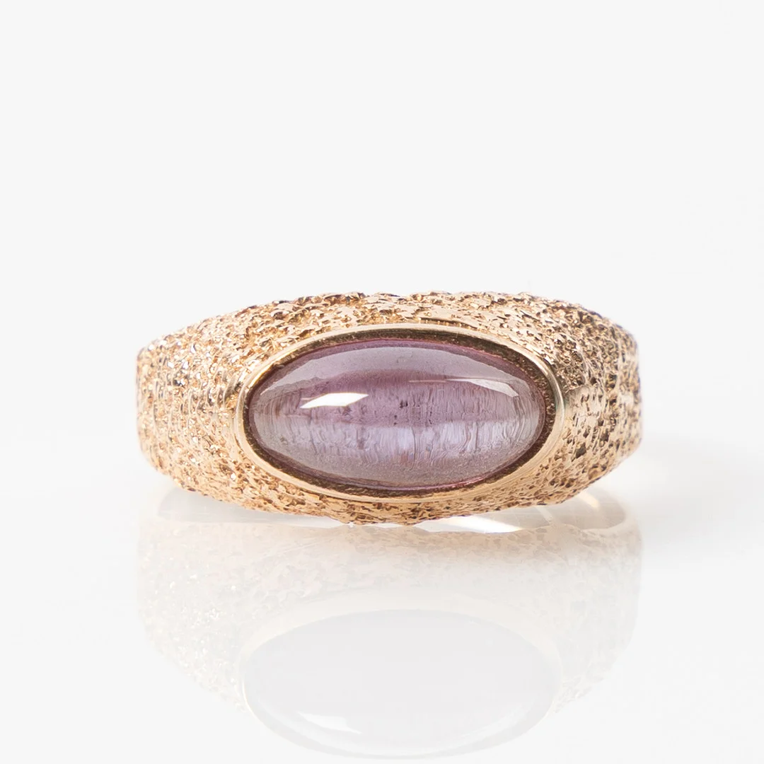 RING 14K guld med cabochonslipad ametist, troligen, Moskva, Sovjetunionen. — Rings — Stockholms Auktionsverk Helsingborg