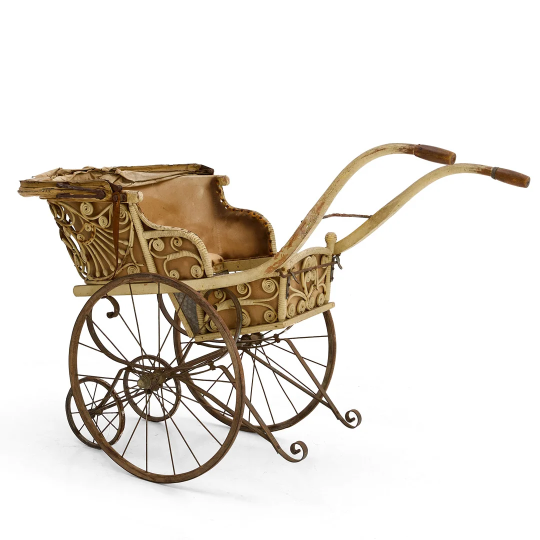 BARNVAGN, omkring 1900, smide, rotting. — Miscellaneous — Crafoord Auktioner Stockholm