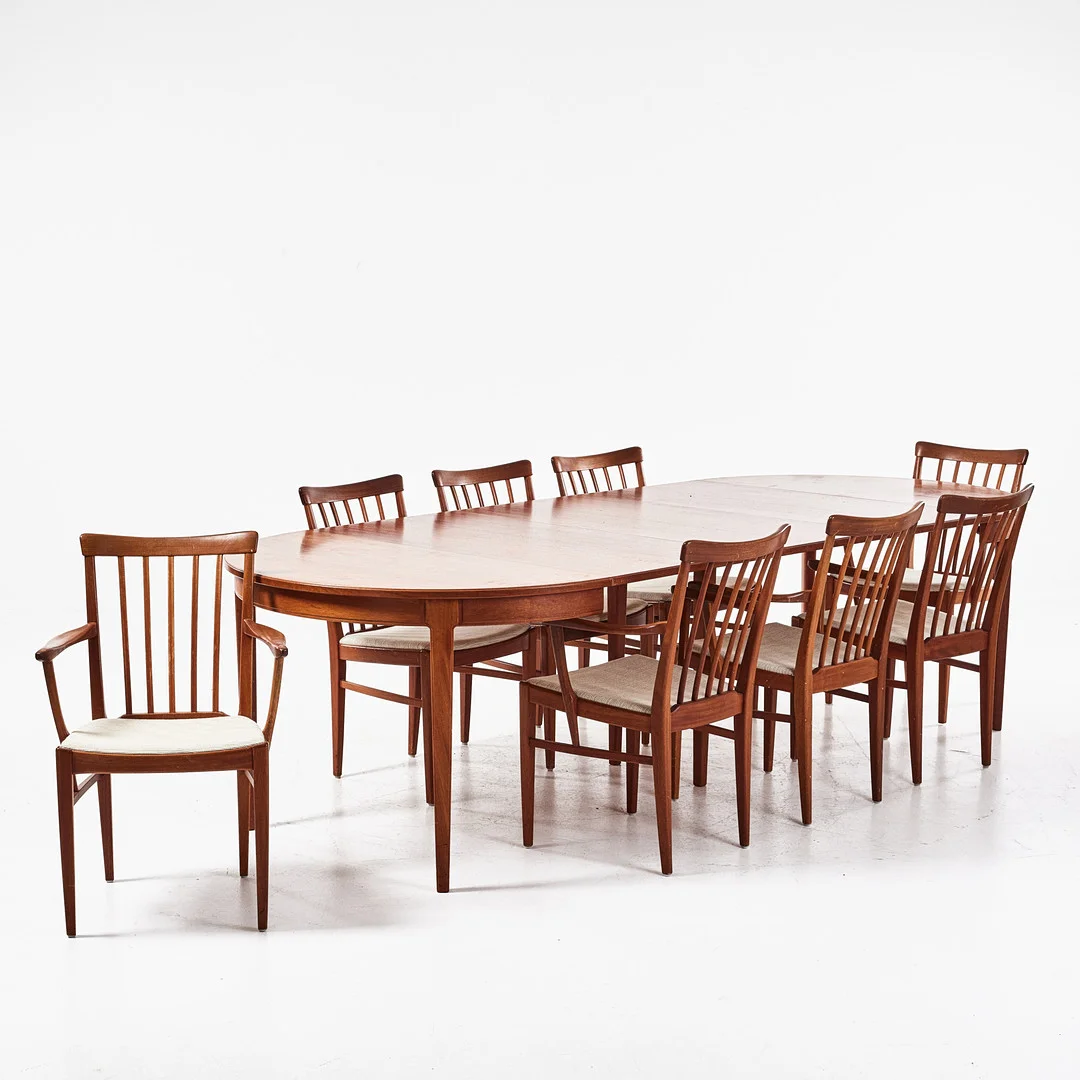 CARL MALMSTEN. "Herrgården", matgrupp, 9 dlr, Bodafors, 1964, stämpelmärkta, fanerade i mahogny. — Dining room furniture — Stockholms Auktionsverk Magasin 5