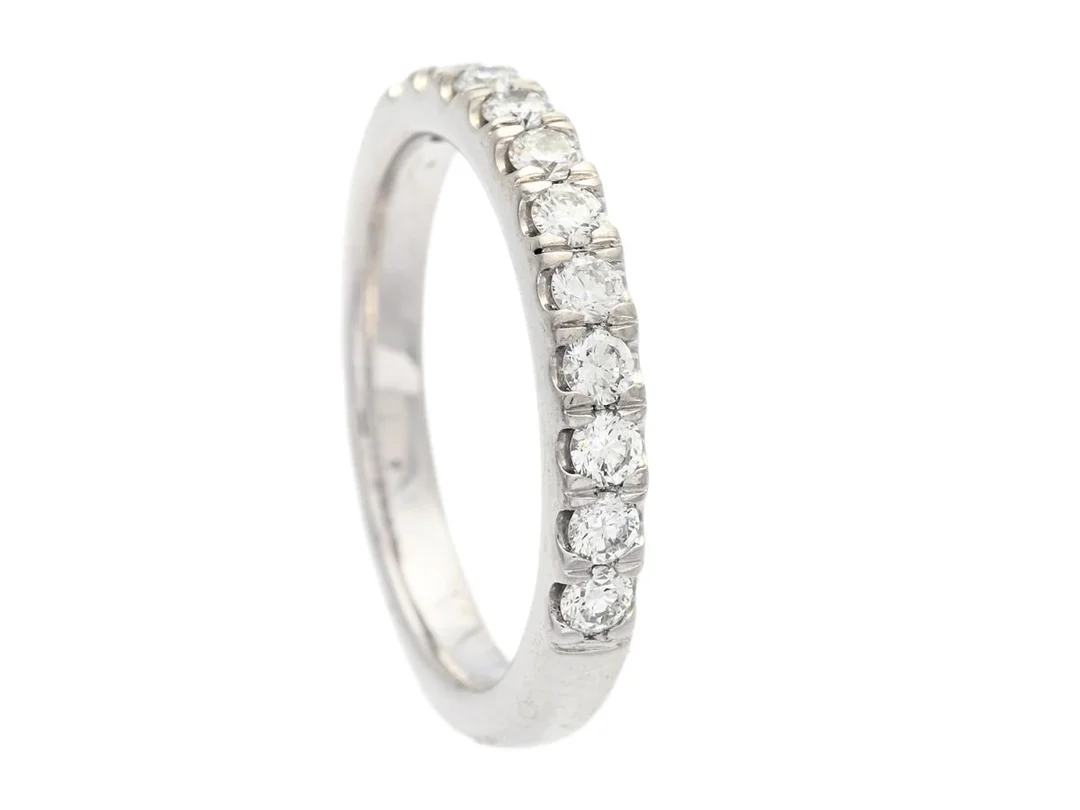 ALLIANSRING, 18K vitguld, 11 briljantslipade diamanter ca 0,35 ctv, ca W/SI, Iduna, stl16,5 mm, vikt 4,0 g. — Smycken/Alliansring — Kaplans