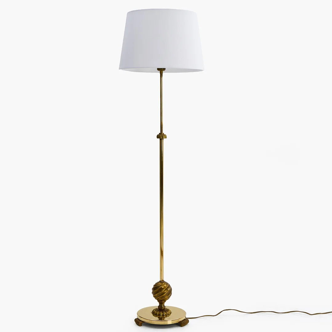 ARVID BÖHLMARKS LAMPFABRIK. Golvlampa, mässing, ca 1940. — Floor lights — Crafoord Auktioner Stockholm