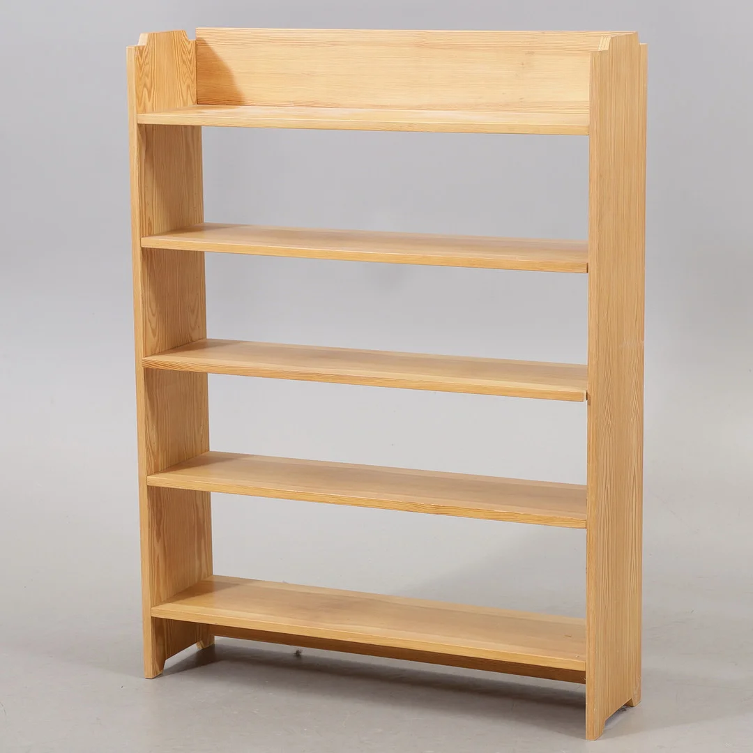 BOKHYLLA, furu, 1970/80-tal. — Cupboards, Cabinets & Shelves — Växjö Auktionskammare
