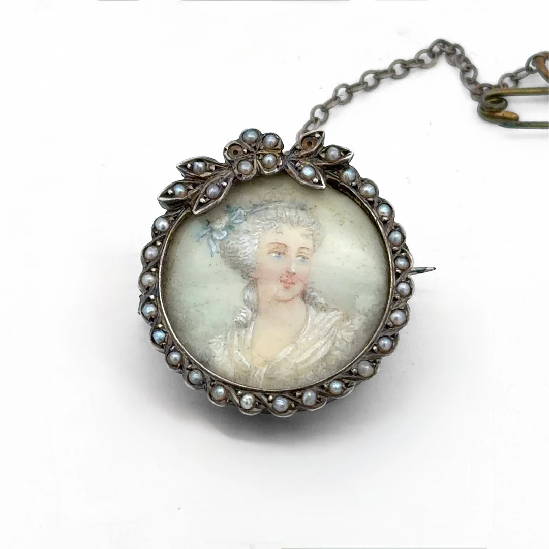 ANTIQUE PORTRAIT MINIATURE BROOCH. — Brooches & Pendants — Griffin’s Auctioneers