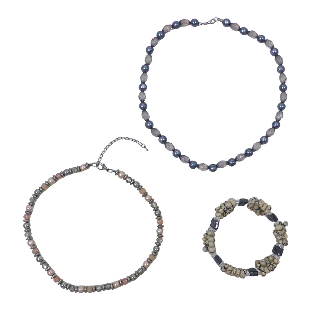 PERLENHALSKETTEN UND PERLENARMBAND IM SET. — Jewellery — Auktionshaus Stuber's Hammerschlag