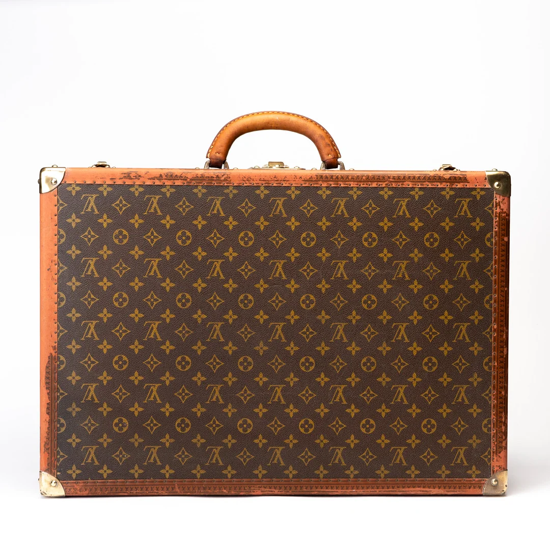 LOUIS VUITTON. Resväska, "Monogram Bisten 60", Frankrike 1900-talets mitt. — Vintage & Designer Fashion — Auktionshuset Kolonn
