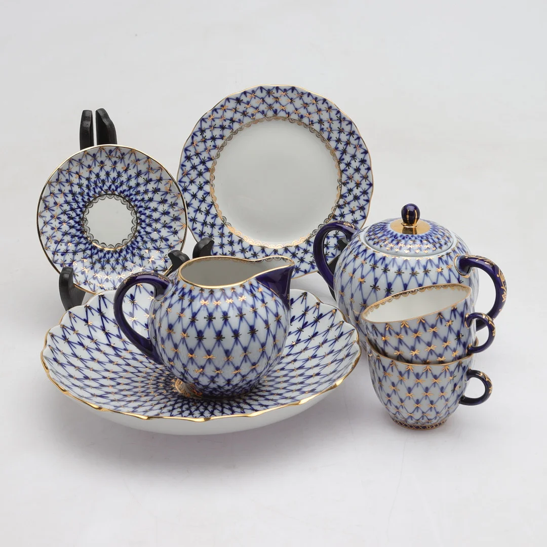 KAFFESERVIS, ca 39 delar, porslin, "Cobalt net", Lomonosov, USSR, 1900-talets andra hälft. — European — Gomér & Andersson Norrköping