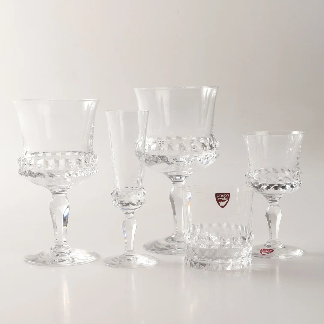 INGEBORG LUNDIN. Glasservis, 39 delar, "Silvia", Orrefors. — Utility glass — Helsingborgs Auktionskammare