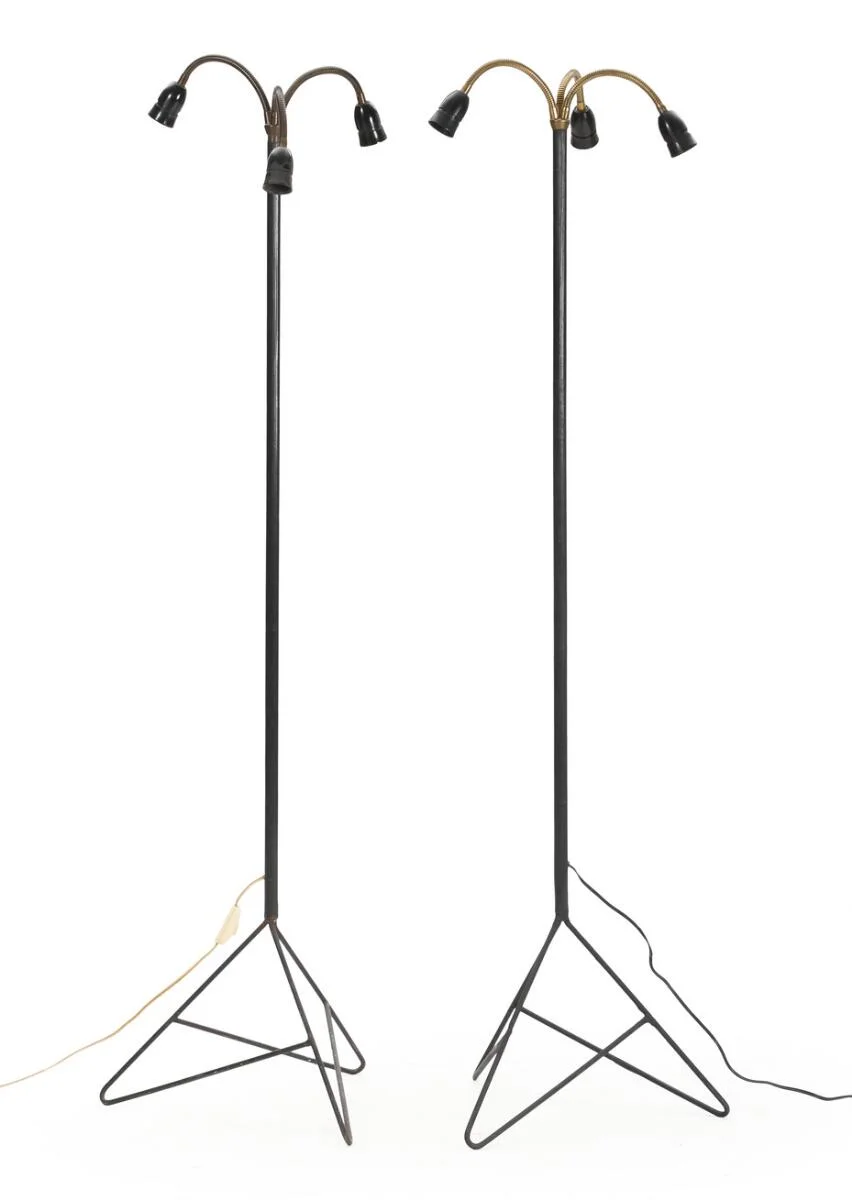 Danish design: A pair of black lacquered metal floor lamps with adjustable arms, stem wound with black plastic. 1960's. H. 160 cm. (2) — Modern Lighting — Bruun Rasmussen