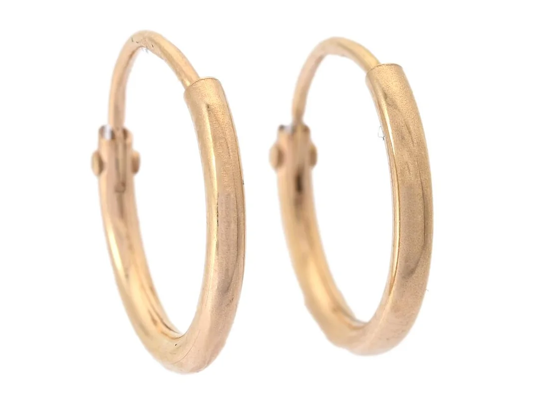 ÖRRINGAR, 18K guld, stängbara stift, diameter 1 cm, vikt ca 0,3 g. — Smycken/Örringar — Kaplans