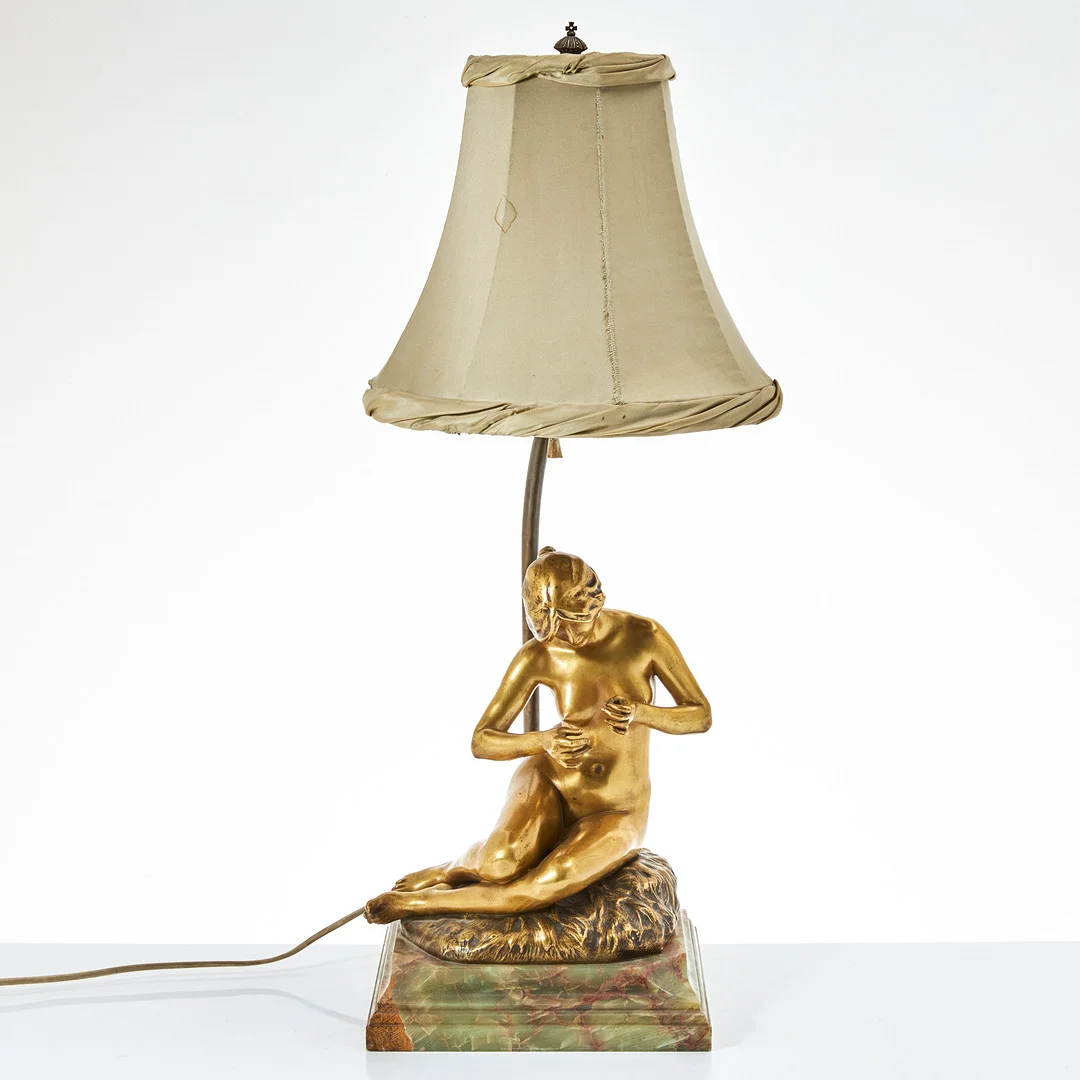 BORDSLAMPA / SKULPTUR, brons, sittande kvinna, kopia efter Alexandre Clerget, märkt SOT Paris 240A. — Table Lamps — Stockholms Auktionsverk Magasin 5