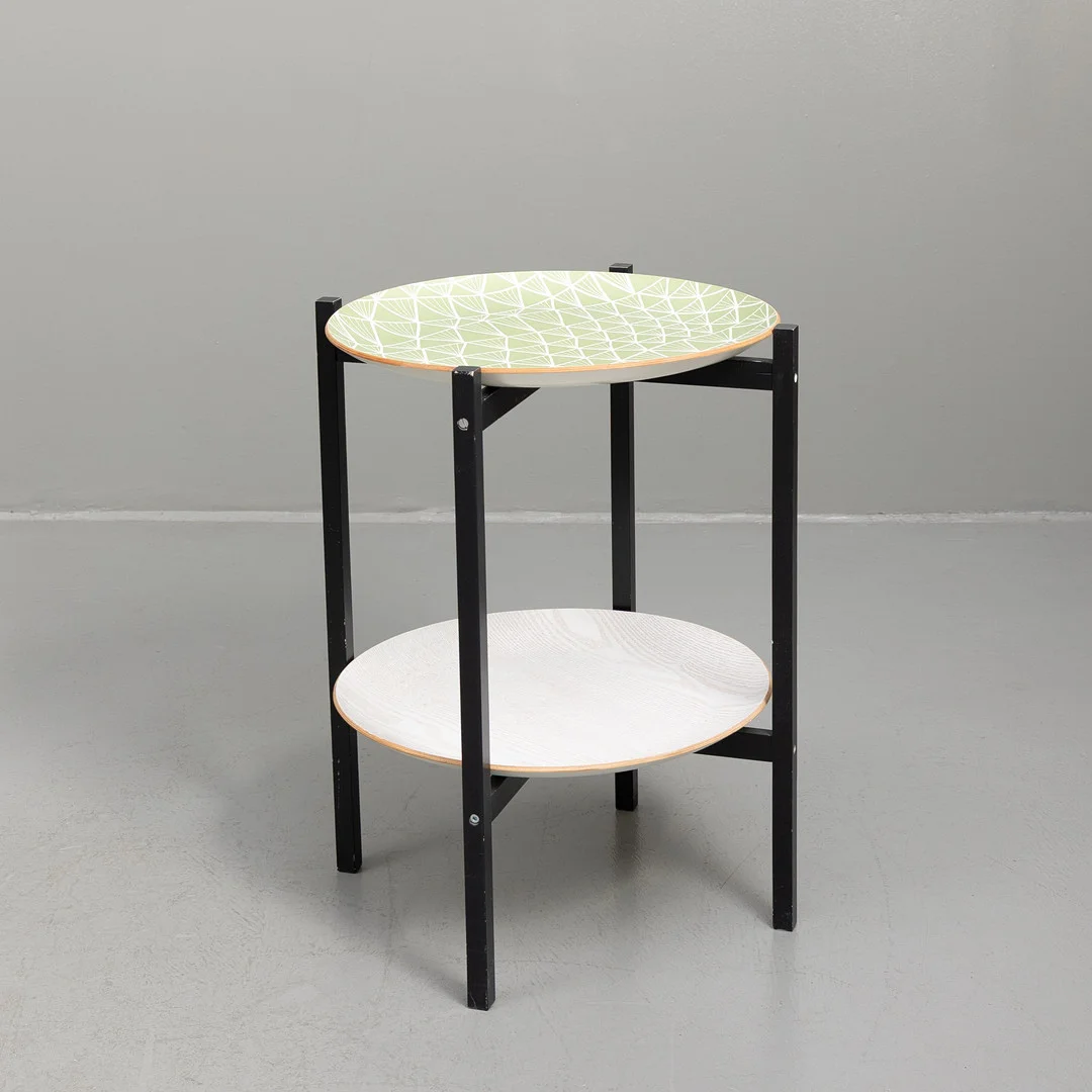 BRICKBORD, svartlackerat trä och laminat, Serholt. — Tables — Garpenhus Auktioner