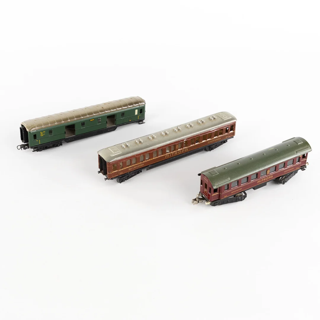 MÄRKLIN. Vagnar, 3 st, bl. a. "Mitropa Schlafwagen", ca 1950-tal, Tyskland. — Toys — Karljohan Auktioner