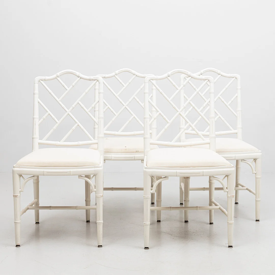 STOLAR, 4 st, kolonialstil, vitlackerade, 1900-talets andra hälft. — Armchairs & Chairs — Auktionshuset Kolonn