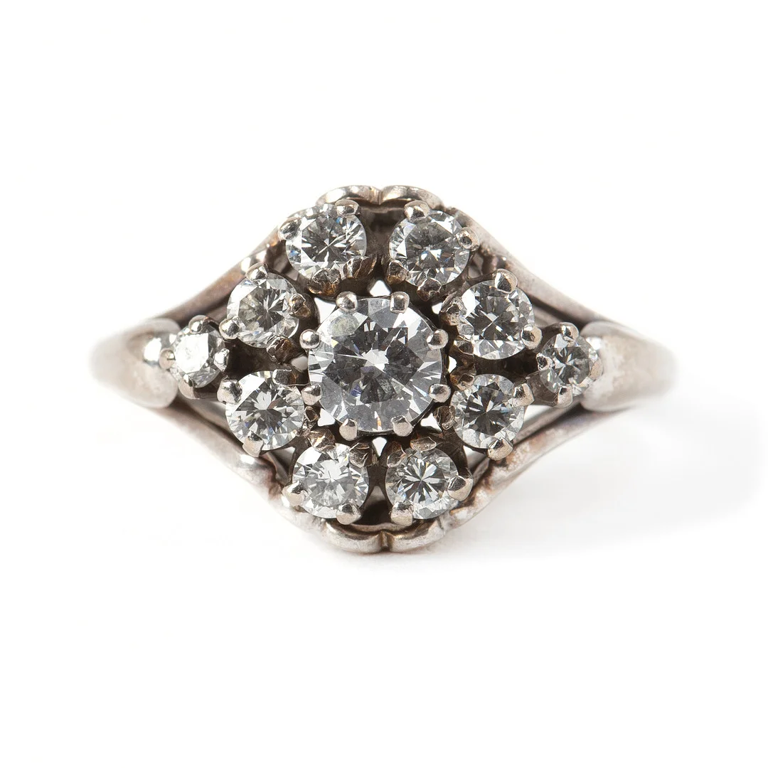 RING, 18K vitguld med 11 st diamanter, Lawepe, Stockholm, 1963. — Rings — Stockholms Auktionsverk Göteborg