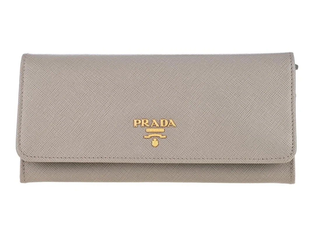 PLÅNBOK, PRADA, beige saffiano läder, guldfärgade beslag, 18,5x9x1 cm, cert, kartong. — Accessoarer/Plånböcker — Kaplans