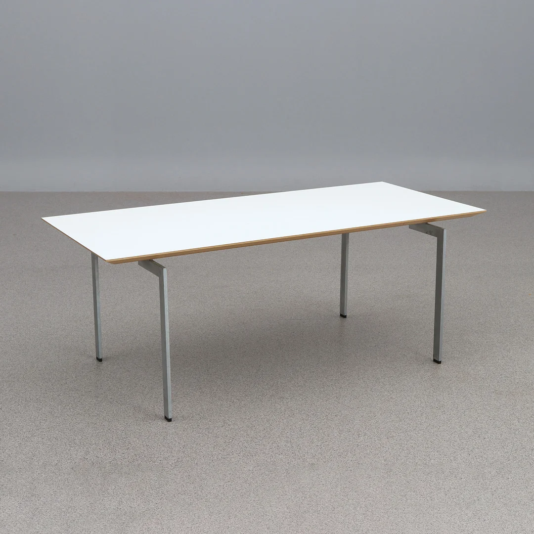 ULL CHRISTIANSON. SOFFBORD. Laminat på stålben. "Trippo", Karl Andersson & Söner. — Coffee Tables — Skånes Auktionsverk