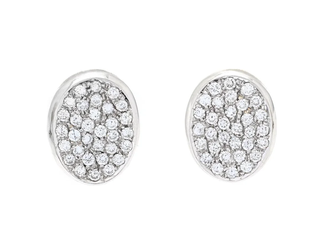 ÖRHÄNGEN, 18K vitguld, briljantslipade diamanter ca 0,64 ctv, ca TW-W/VS-SI, höjd 13 mm, clips, vikt 8,7 g, bomullstussar. — Smycken/Örhängen — Kaplans