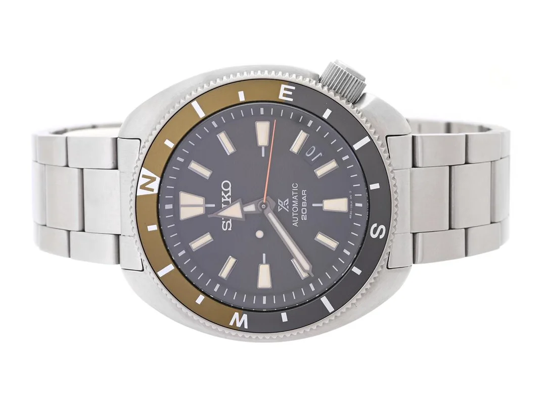 SEIKO, Prospex (20Bar), s.k. "Tortoise", Cal 4R35B, Serie nr. 0849/1400, Ref nr. SRPK77K1, Boett nr. 4R35-06G0, herrur, 42,4 mm, stål, automatisk, safirglas, datum, originallänk, viklås, textilband, originalspänne, cert, juni 2025, box, ytterkartong. Limiterad och numrerad (Nr. 0849/1400). — Klockor/Seiko — Kaplans