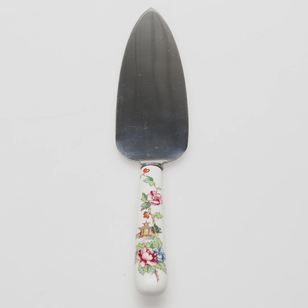 TÅRTSPADE, "Kowloo", porslin, rostfritt stål, Crown Staffordshire Porcelain Co. 1970-tal. — European — Örebro Stadsauktioner