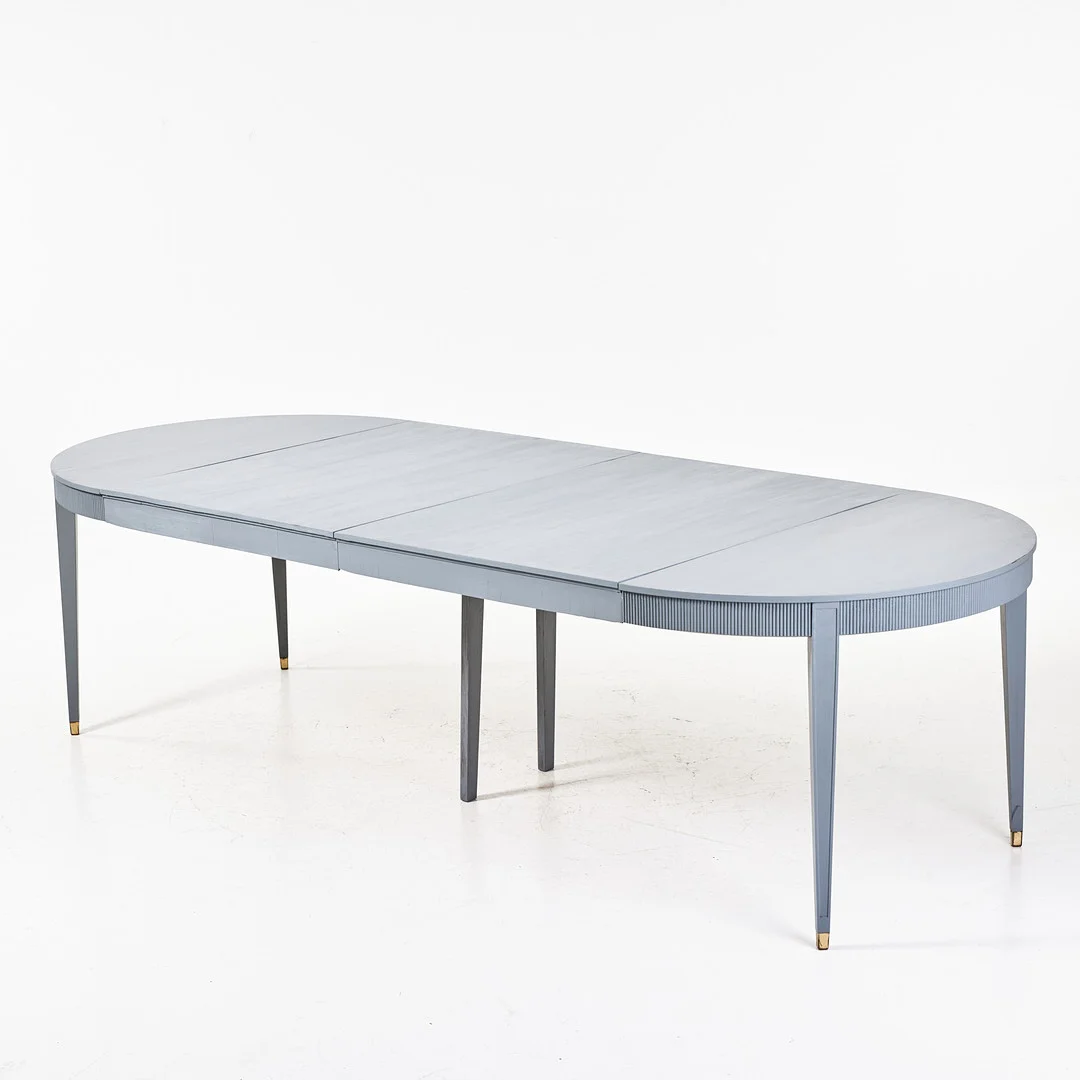 MATBORD, 1900-talets mitt, gustaviansk stil, gråmålat. — Dining tables — Stockholms Auktionsverk Magasin 5