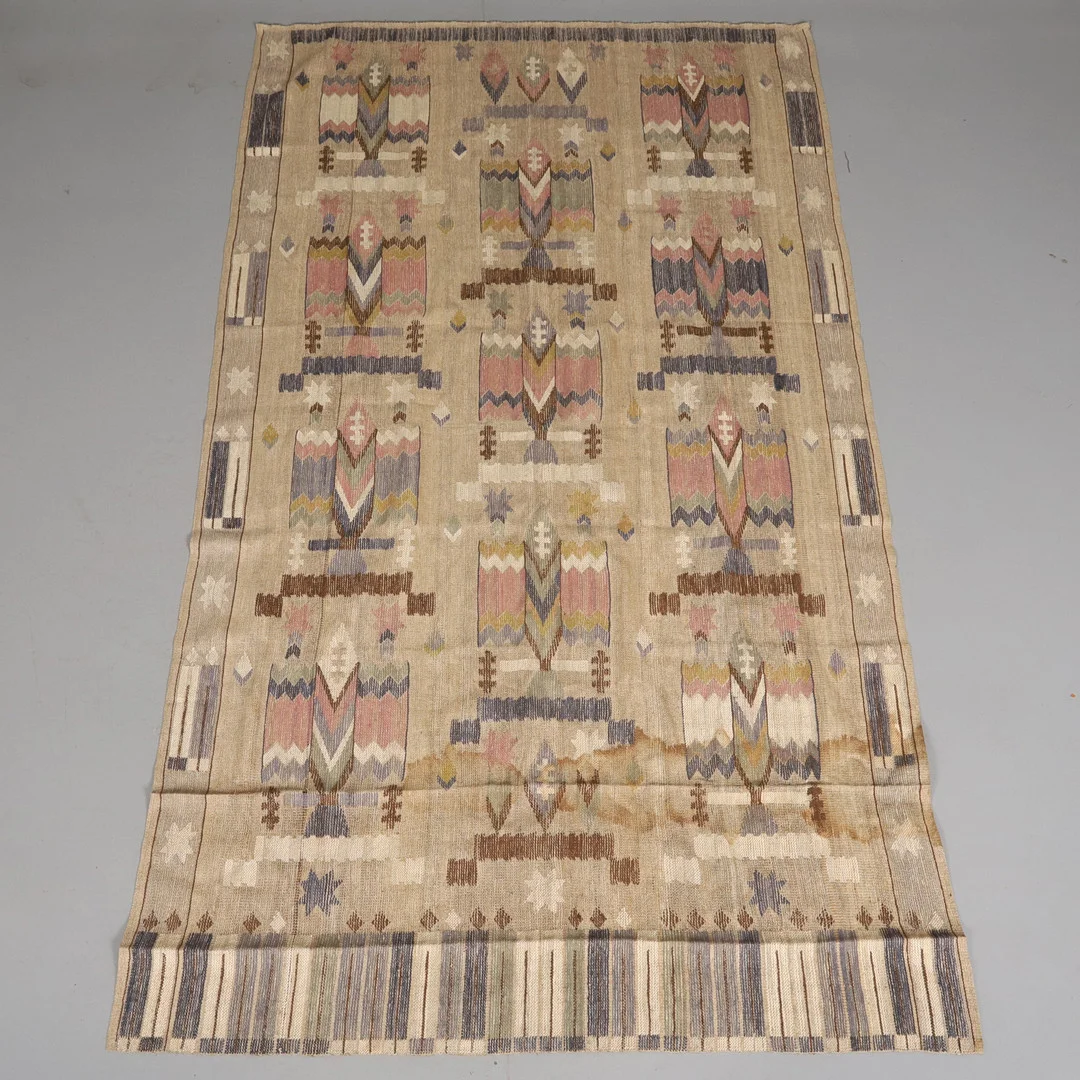 ANNIE FRYKHOLM. Draperi, "Buketter" Märta Måås-Fjetterströms atelje, Innplock på linnebotten, 1900-talets första hälft. — Textiles — Örebro Stadsauktioner