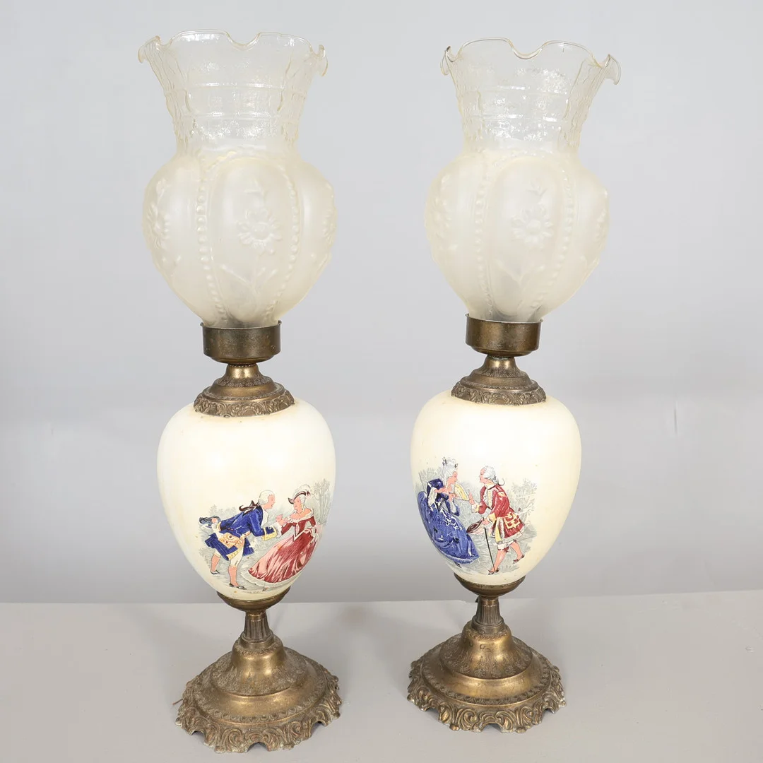 FOTOGENLAMPOR 1 par porslin/ metall. — Table Lamps — Höörs Auktionshall