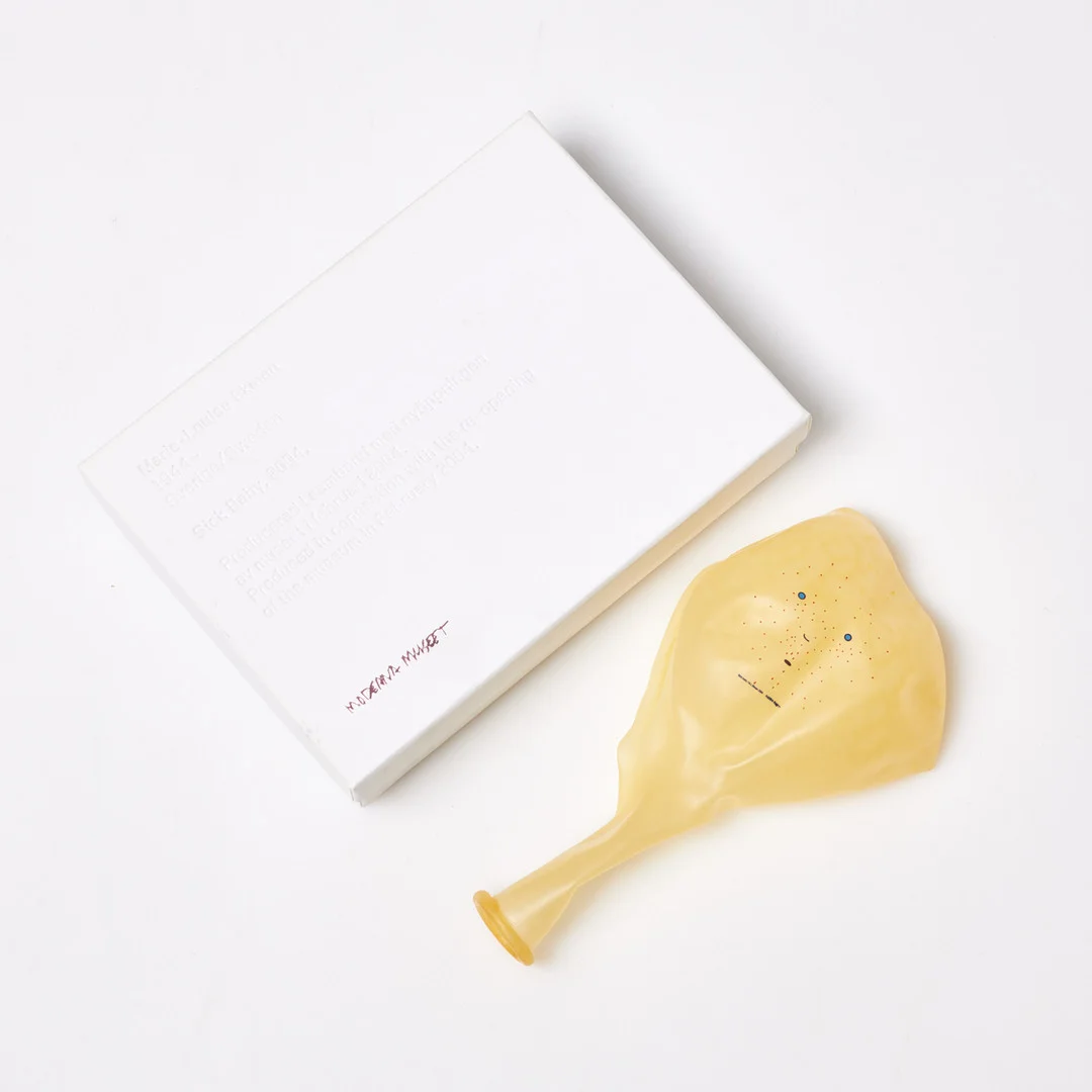MARIE-LOUISE EKMAN (DE GEER). "Sick Baby". Multipel, 2004, färgtryck på uppblåsbar ballong i originalkartong. — Other — Stockholms Auktionsverk Sickla