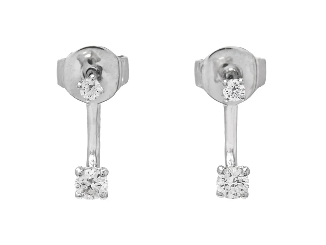 ÖRHÄNGEN, 18K vitguld, 4 briljantslipade diamanter ca 0,20 ctv, ca W-Cr/VS, stift, vikt 1,3 g. — Smycken/Örhängen — Kaplans