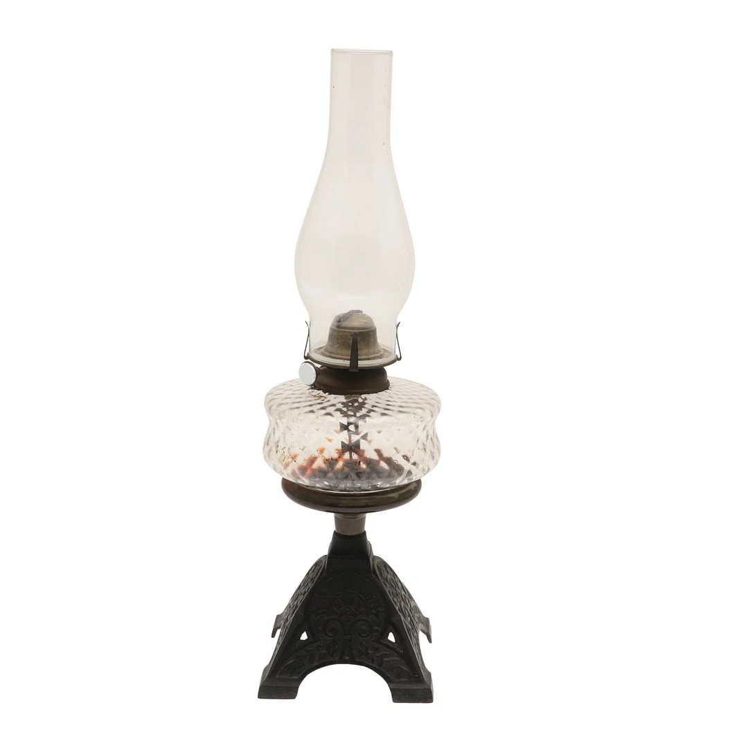 A LATE 19TH/EARLY 20TH CENTURY OIL LAMP. — Table Lamps — Lawrences Auctioneers