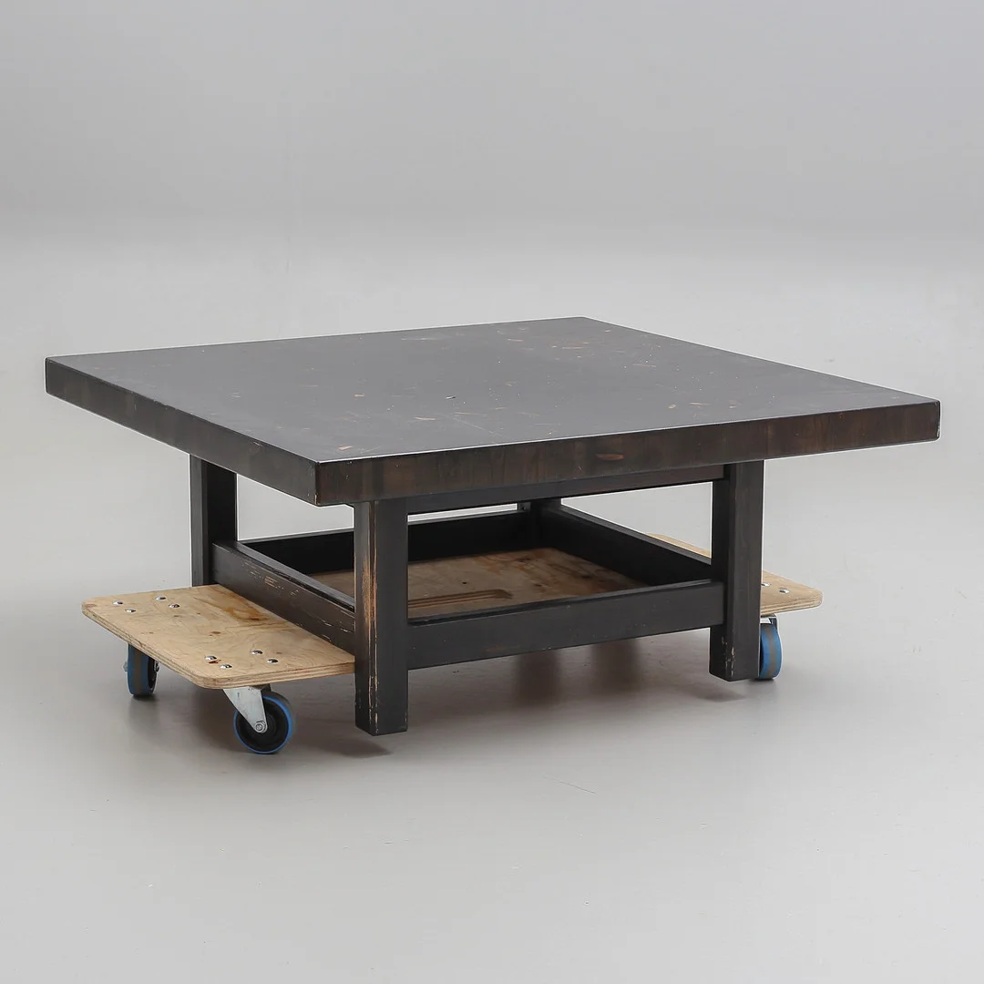 SOFFBORD, betsat ändträ, 1900-talets senare del. — Tables — Auktionshuset Thelin & Johansson