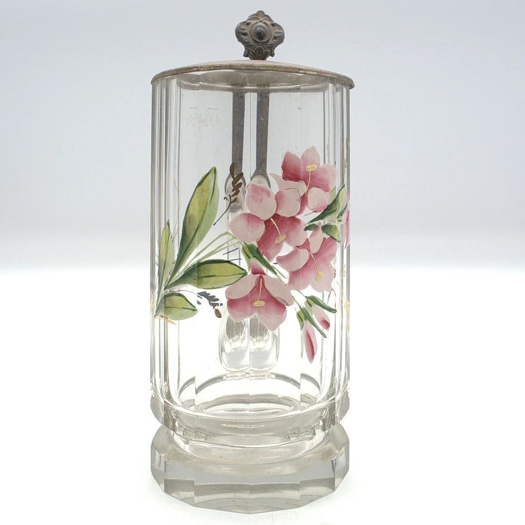 ANTIKER GLAS KRUG MIT FLORALER EMAIL MALEREI FÜR ENDE 19. JAHRHUNDERT 0,5L. — Art glass — Kunst- und Auktionshaus Kleinhenz