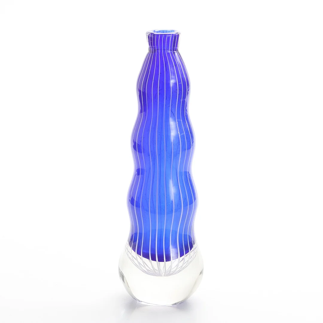 VAS, glas, signerad. — Art glass — RA Auktionsverket Norrköping