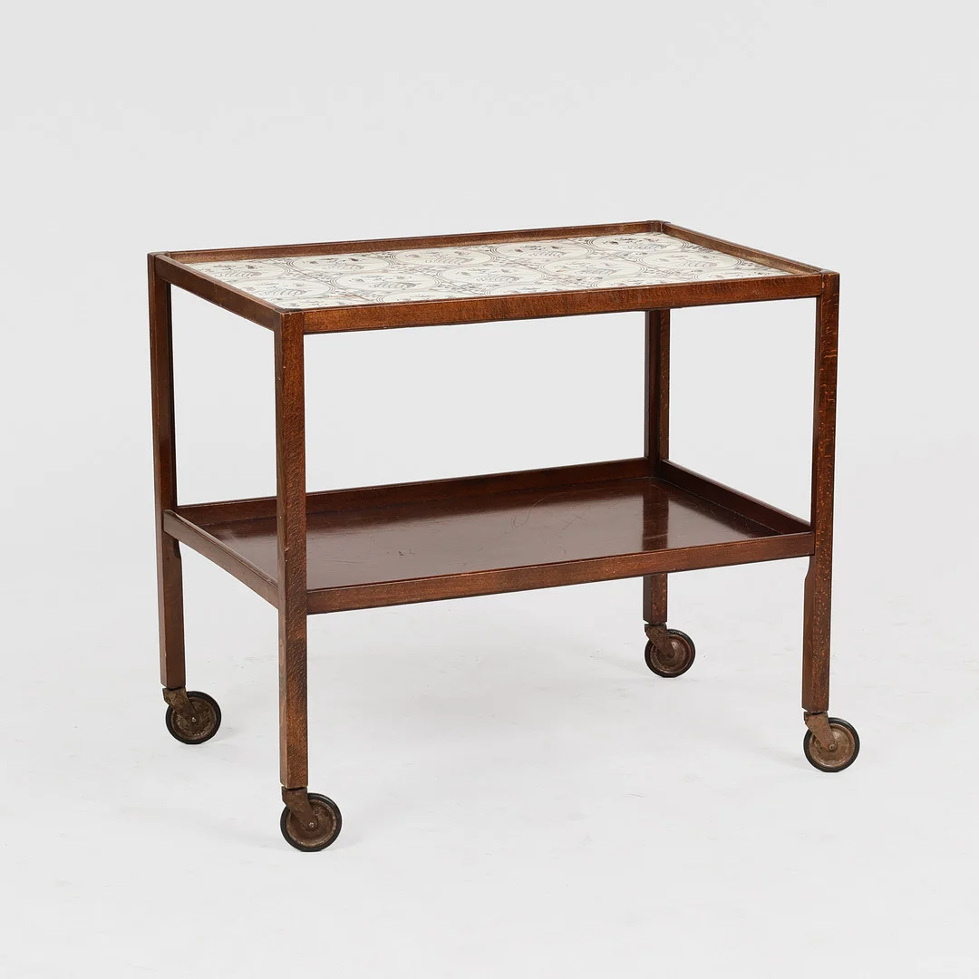 Serveringsvogn med stel af bejdset bøg og top med indlagte fliser, antageligt dansk møbelsnedker, Danmark, 1940erne. — Tables — Palsgaard Kunstauktioner