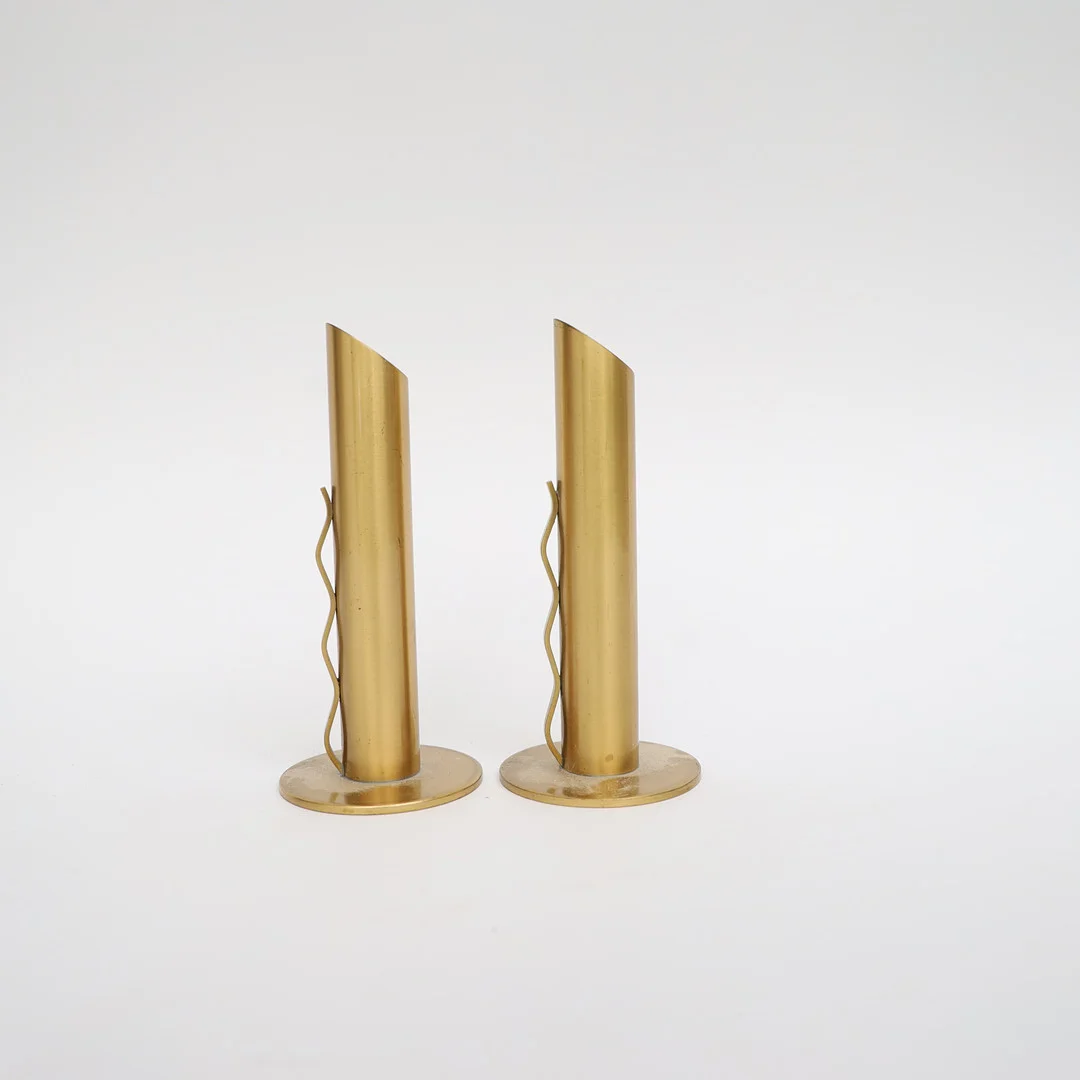 IVAR ÅLENIUS-BJÖRK. Vaser ett par, mässing, stämplade, swedish modern. — Pewter, Brass & Copper — Falun Auktionsbyrå