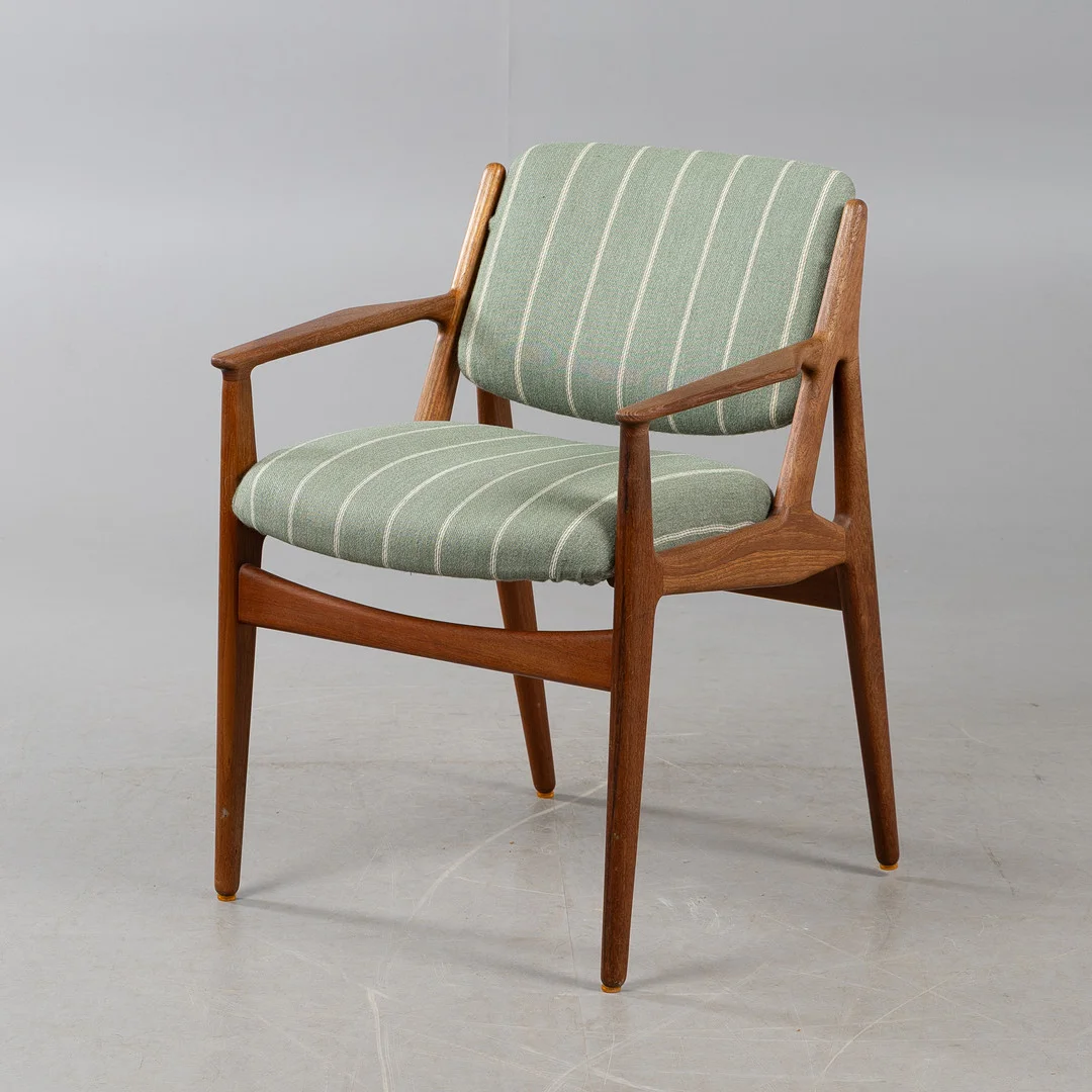 ARNE VODDER. Karmstol "Ellen", teak, Danmark, 1960-tal. — Armchairs & Chairs — Stockholms Auktionsverk Helsingborg