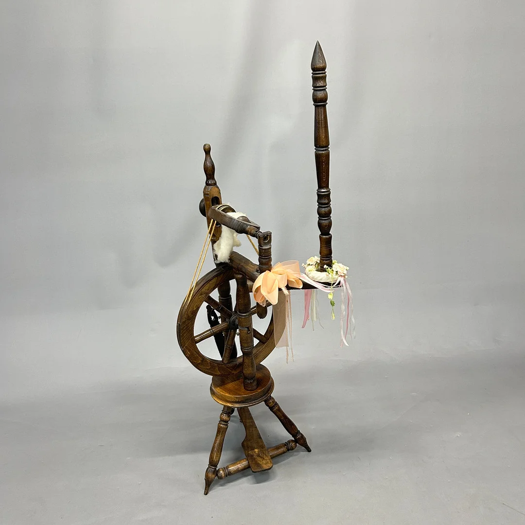 OAK SPINNING WHEEL. — Other — Chalkwell Auctions