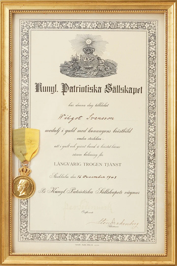 FÖRTJÄNSTMEDALJ, Gustaf V, 18-23k guld, 1944. — Orders & Medals — Göteborgs Auktionsverk