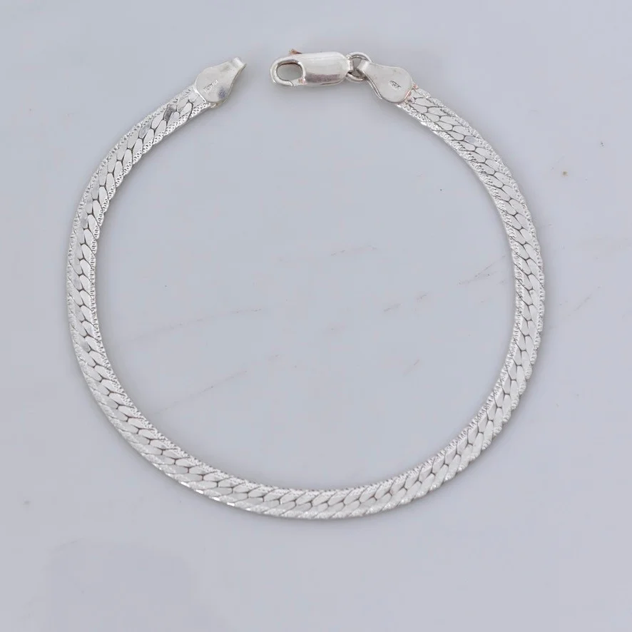 ARMBAND, sterlingsilver, Italien. — Bracelets — Halmstads Auktionskammare