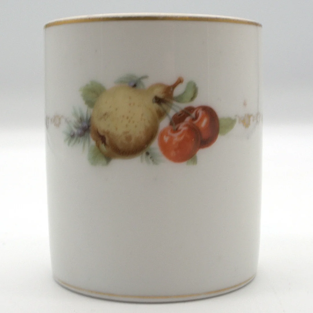 ROSENTHAL BECHER MIT FRUCHTDEKOR HANDBEMALT UM 1900. — European — Kunst- und Auktionshaus Kleinhenz