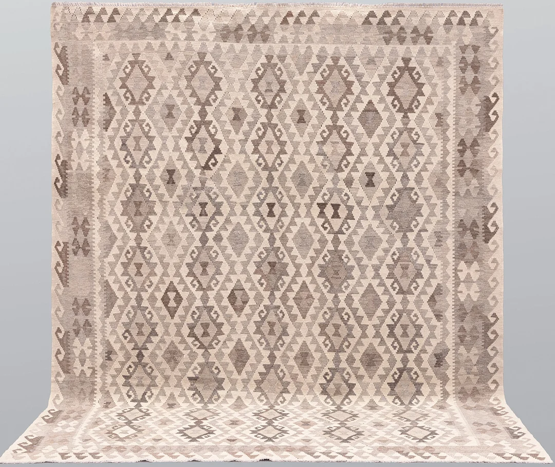 MATTA, "Kelim", 290 x 213 cm. — Persian Carpets & Textiles — Helsingborgs Auktionskammare