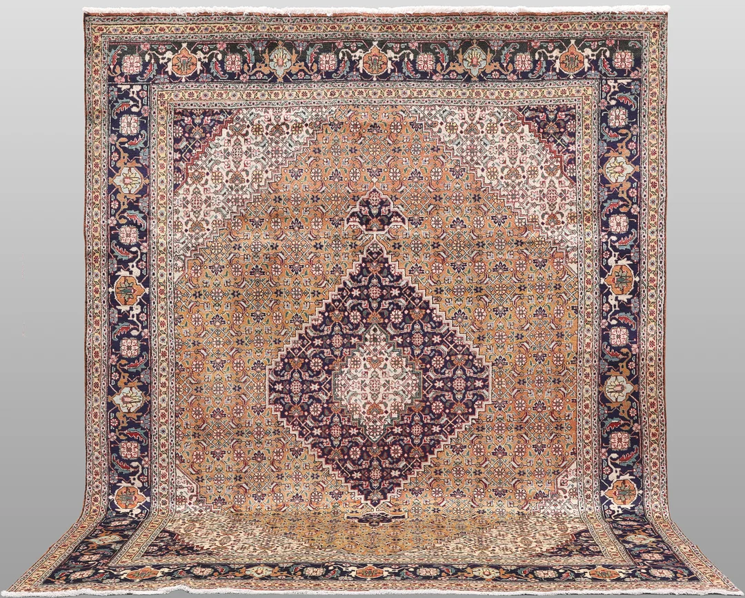 MATTA. Täbriz, 343 x 260 cm. — Oriental Carpets & Textiles — Södermanlands Auktionsverk